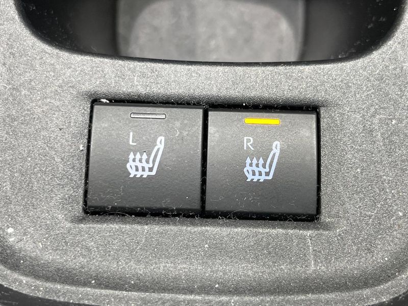 2022 Toyota Aqua 6AA-MXPK11 (UW-6a7a93df88ca4)[27]