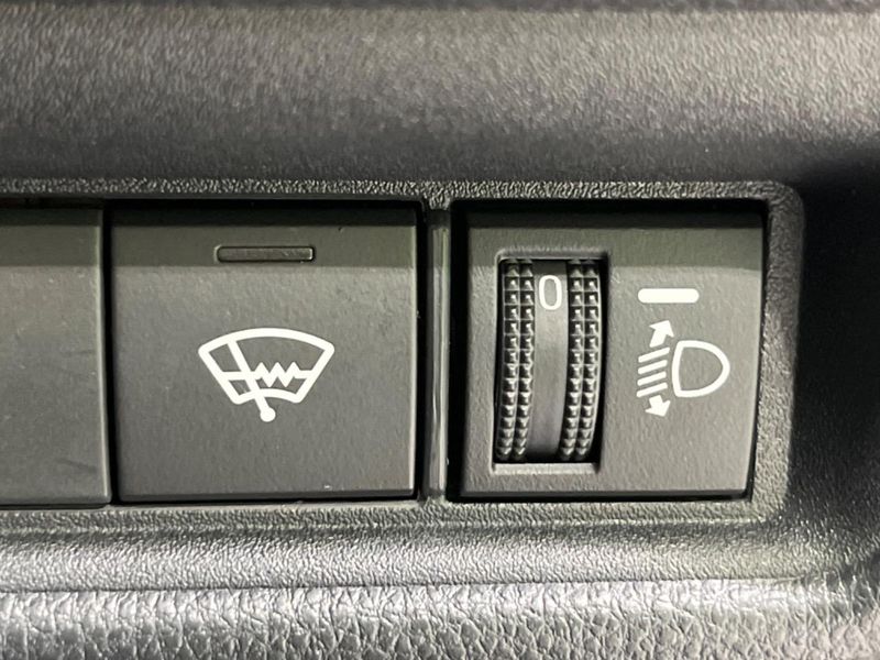 2023 Toyota Sienta 6AA-MXPL15G (UW-6a7a93ecad29c)[26]