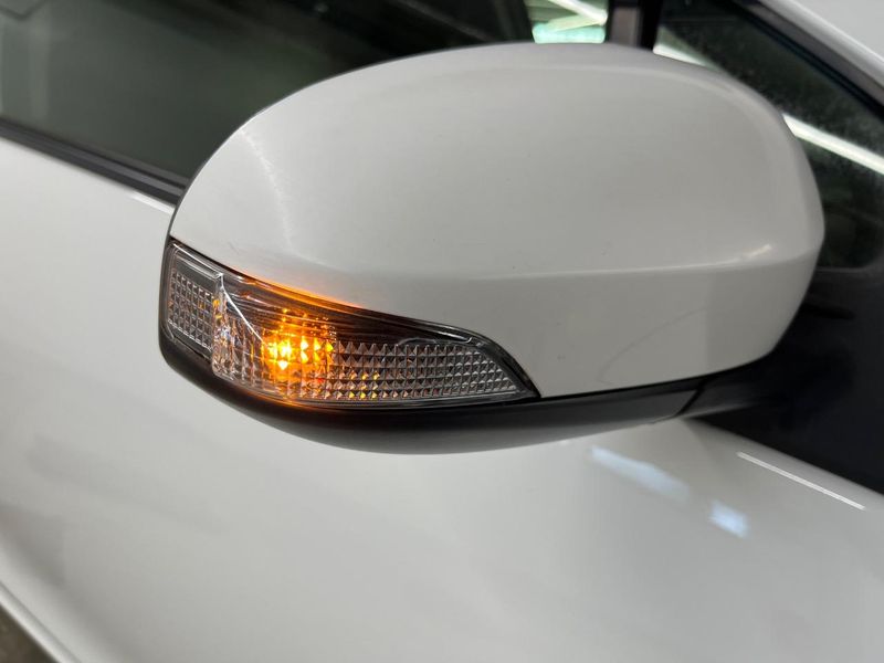 2015 Toyota Aqua DAA-NHP10 (UW-6a7a941adb17e)[13]