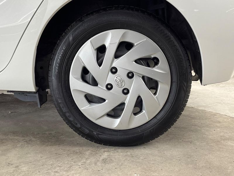 2015 Toyota Aqua DAA-NHP10 (UW-6a7a941adb17e)[17]