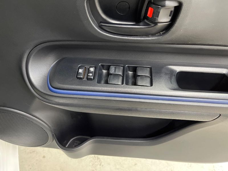 2015 Toyota Aqua DAA-NHP10 (UW-6a7a941adb17e)[19]