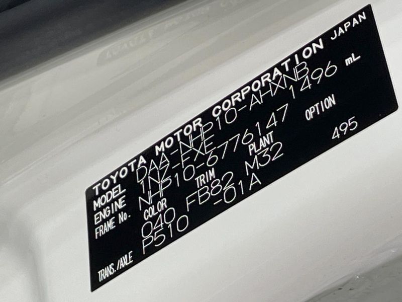 2018 Toyota Aqua DAA-NHP10 (UW-6a7a942624b01)[1]