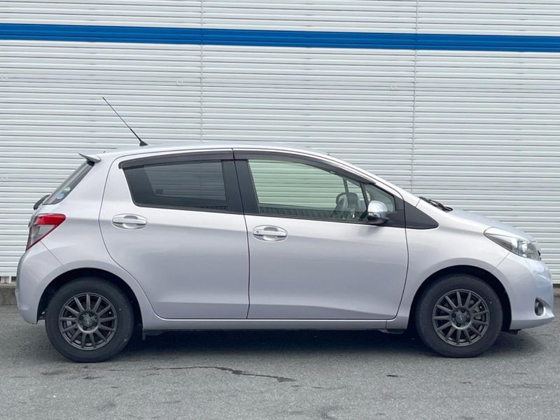 2013 Toyota Vitz DBA-NSP130 (UW-6a7a943068be3)[16]