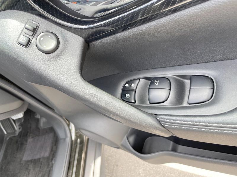 2019 Nissan X-Trail DBA-NT32 (UW-6a7a943ec5e9f)[16]