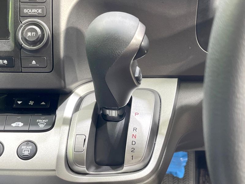 2010 Honda Stream DBA-RN6 (UW-6a7a944ce4f90)[9]