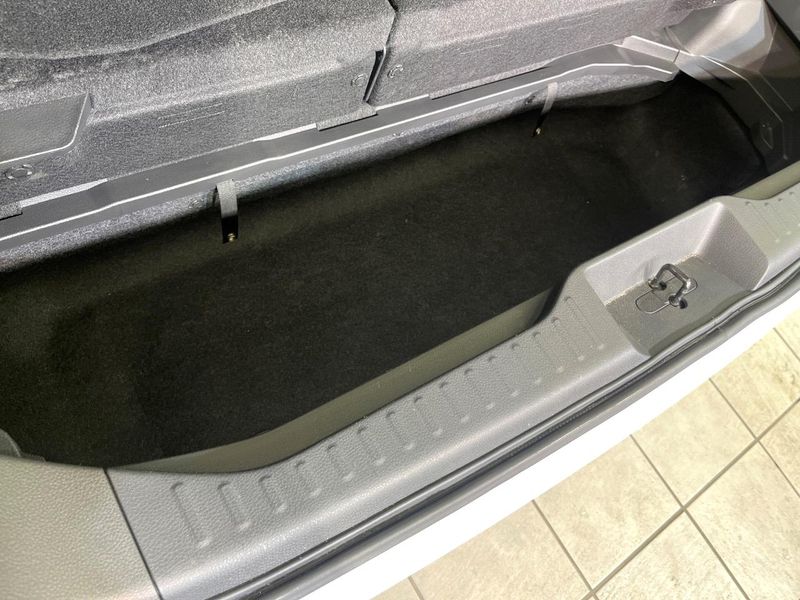2017 Nissan Elgrand DBA-TE52 (UW-6a7a9493294a6)[21]