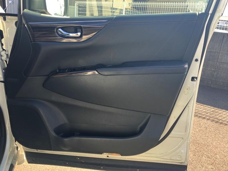2019 Nissan Elgrand DBA-TE52 (UW-6a7a94938be7d)[22]