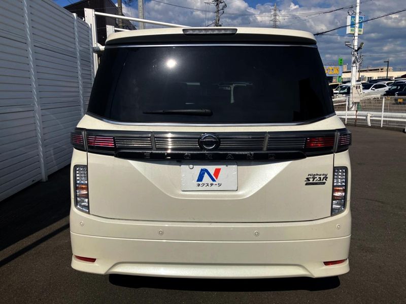 2019 Nissan Elgrand DBA-TE52 (UW-6a7a94938be7d)[25]
