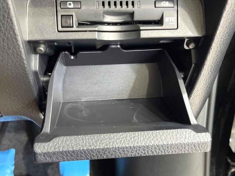 2017 Toyota Voxy DBA-ZRR80W (UW-6a7a94ecaa1b4)[11]