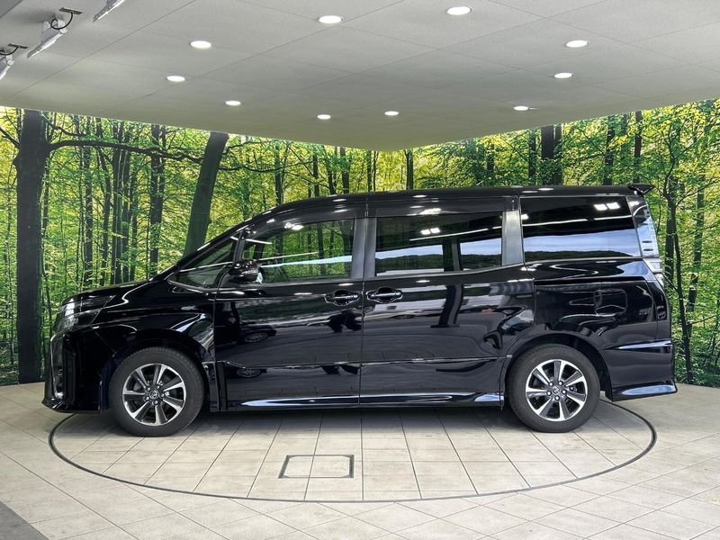 2017 Toyota Voxy DBA-ZRR80W (UW-6a7a94ed247e0)[23]