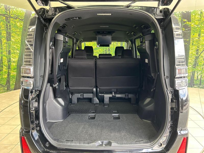 2017 Toyota Voxy DBA-ZRR80W (UW-6a7a94ed247e0)[28]
