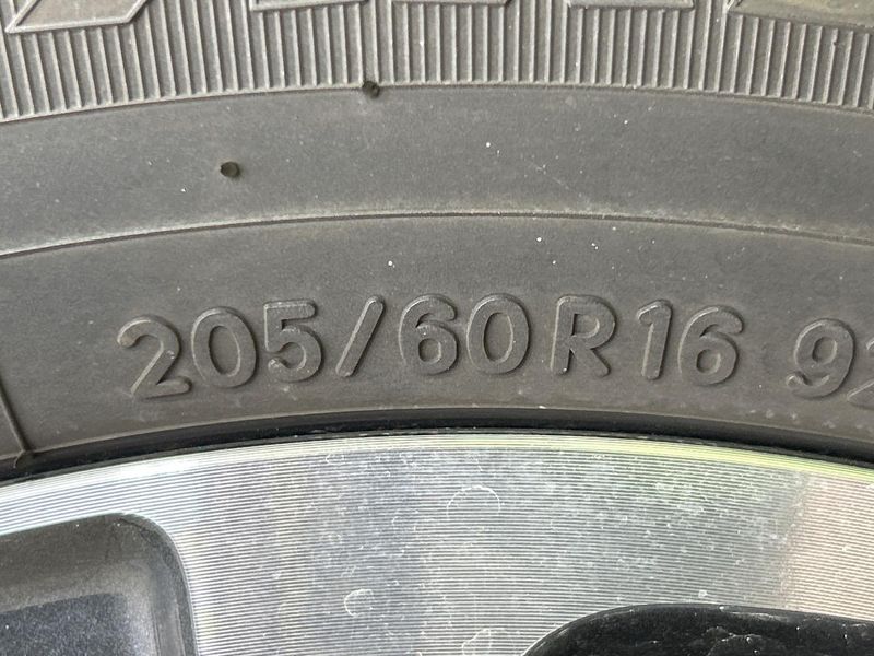 2017 Toyota Voxy DBA-ZRR80W (UW-6a7a94ed247e0)[11]