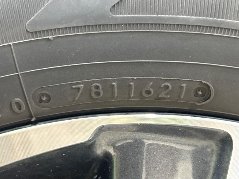 2017 Toyota Voxy DBA-ZRR80W (UW-6a7a94ed247e0)[12]