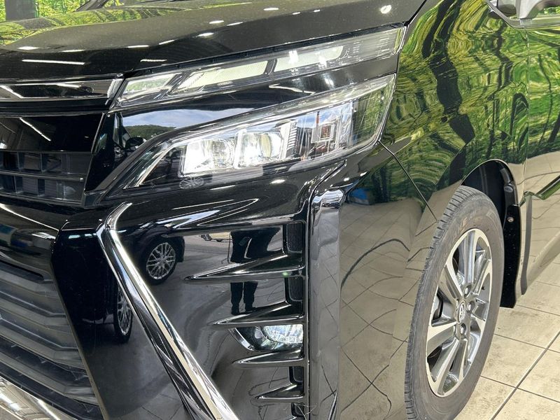 2017 Toyota Voxy DBA-ZRR80W (UW-6a7a94ed247e0)[15]