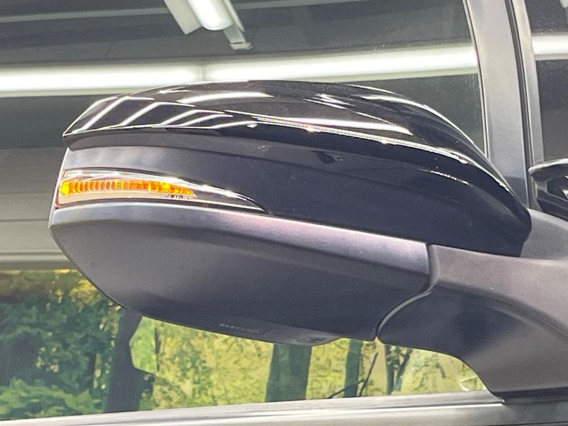 2015 Toyota Noah DAA-ZWR80G (UW-6a7a9529c868b)[15]