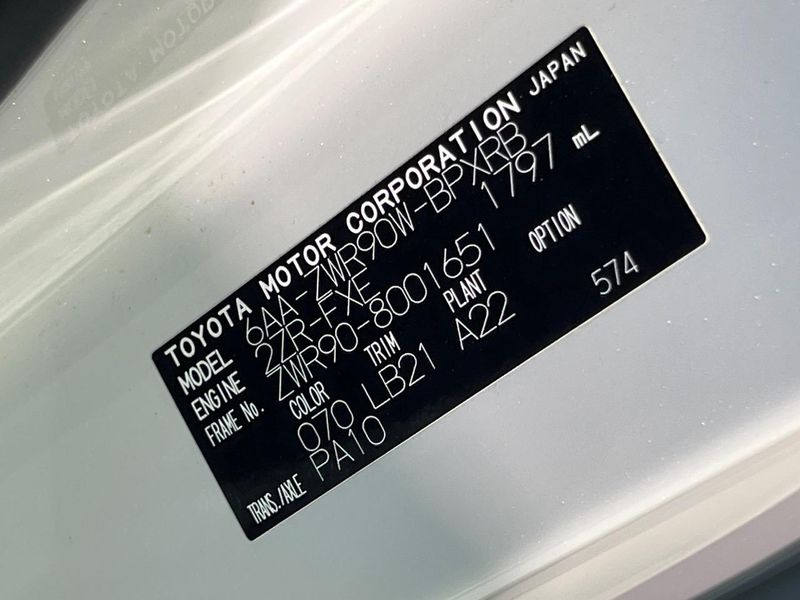 2022 Toyota Voxy 6AA-ZWR90W (UW-6a7a953c98ec9)[1]