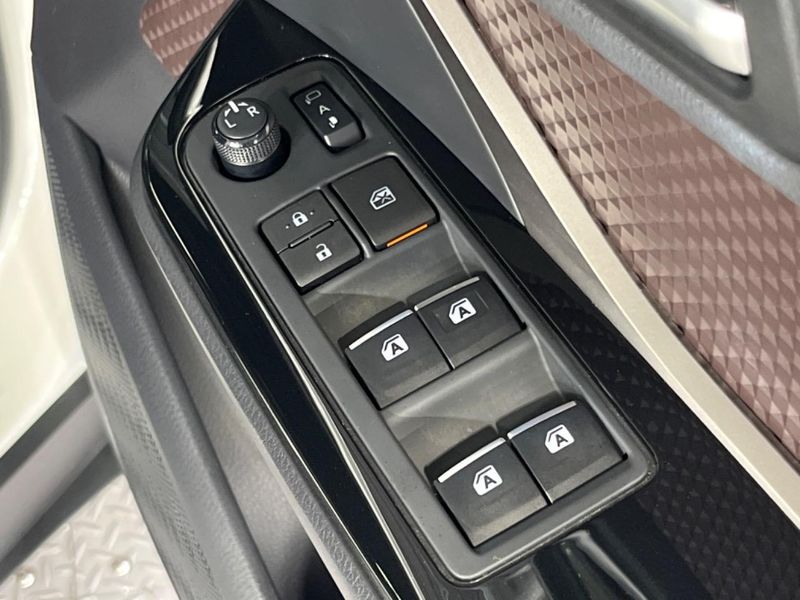 2018 Toyota C-HR DAA-ZYX10 (UW-6a7a95418119e)[23]