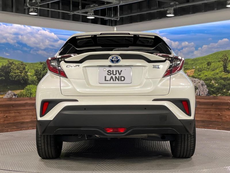 2018 Toyota C-HR DAA-ZYX10 (UW-6a7a95418119e)[10]