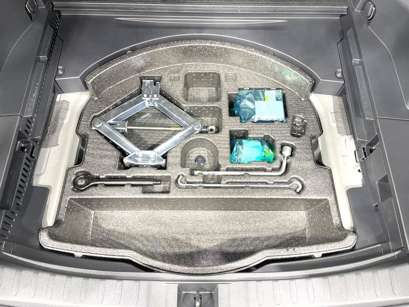 2025 Toyota RAV4 6AA-AXAH54 (UW-6a7be2b6e0a83)[29]