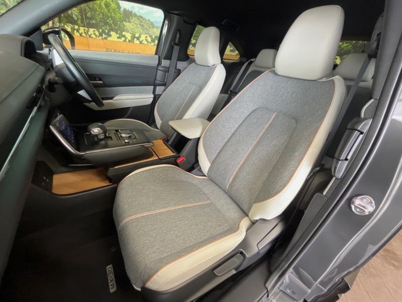 2022 Mazda MX-30 5AA-DREJ3P (UW-6a7be3364f7dd)[14]