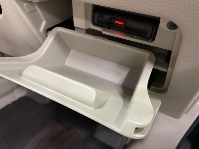 2016 Nissan Serena DAA-GC27 (UW-6a7be359e35f5)[8]