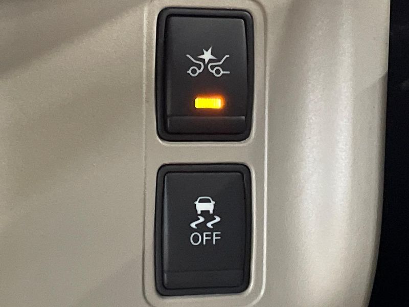 2016 Nissan Serena DAA-GC27 (UW-6a7be359e35f5)[15]