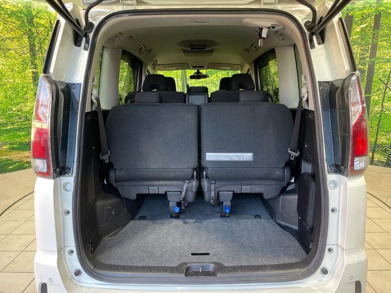 2017 Nissan Serena DAA-GFC27 (UW-6a7be367d06b8)[19]