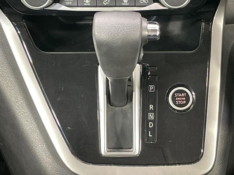 2017 Nissan Serena DAA-GFC27 (UW-6a7be367d06b8)[24]