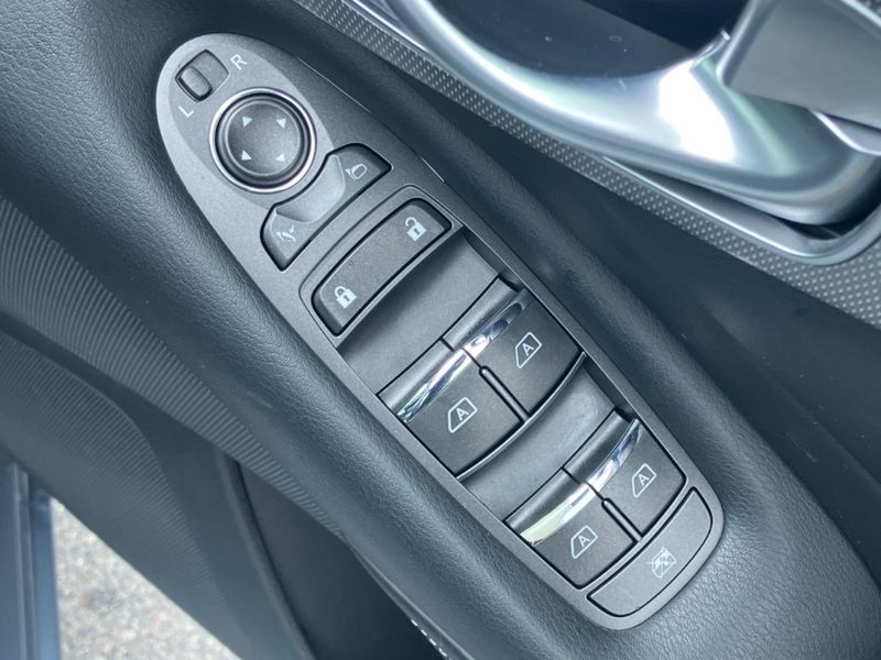 2014 Nissan Skyline DAA-HV37 (UW-6a7be3c2d4f09)[10]