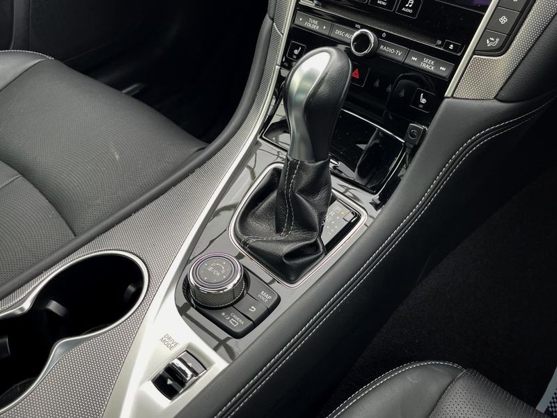 2014 Nissan Skyline DAA-HV37 (UW-6a7be3c2e299d)[18]