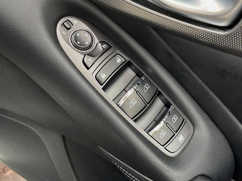 2014 Nissan Skyline DAA-HV37 (UW-6a7be3c2e299d)[10]
