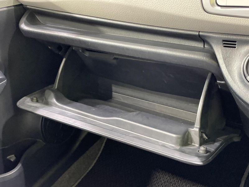 2013 Toyota Vitz DBA-KSP130 (UW-6a7be44caa90b)[19]