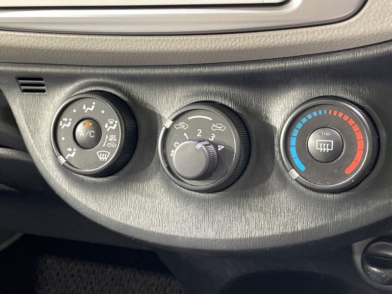 2013 Toyota Vitz DBA-KSP130 (UW-6a7be44caa90b)[15]