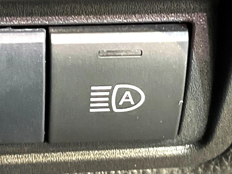 2021 Toyota Yaris 5BA-MXPA10 (UW-6a7be5333b89a)[10]