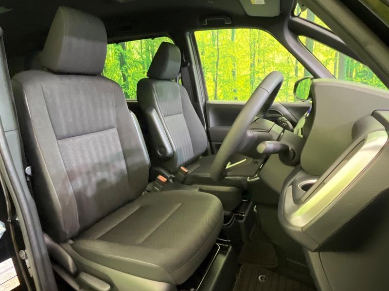 2023 Toyota Voxy 6BA-MZRA90W (UW-6a7be57364cfc)[22]