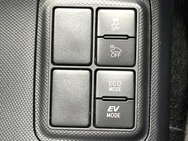 2018 Toyota Aqua DAA-NHP10 (UW-6a7be5893f0f9)[22]