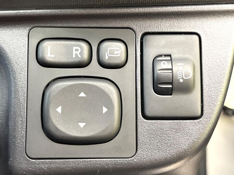 2018 Toyota Aqua DAA-NHP10 (UW-6a7be5893f0f9)[13]