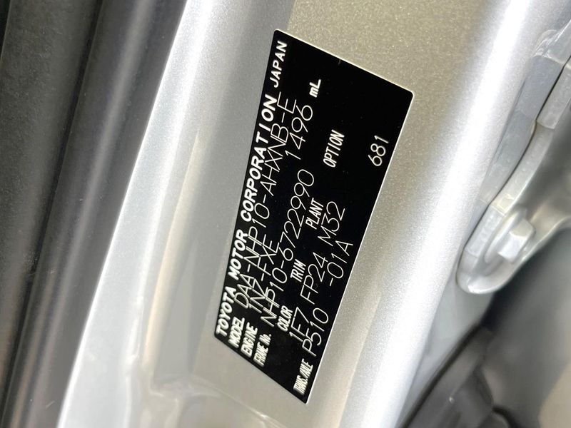 2018 Toyota Aqua DAA-NHP10 (UW-6a7be5893f0f9)[1]