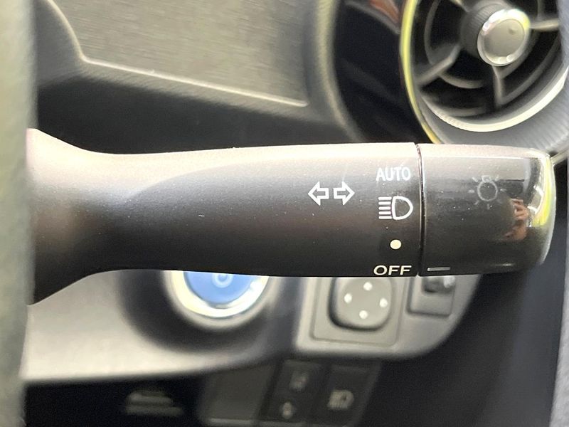 2018 Toyota Aqua DAA-NHP10 (UW-6a7be5893f0f9)[23]