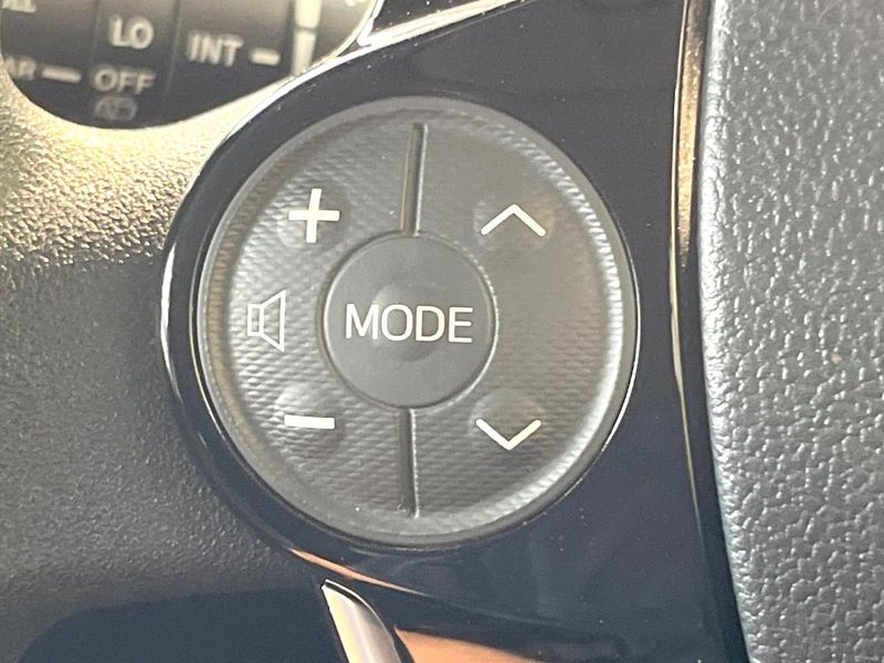 2018 Toyota Aqua DAA-NHP10 (UW-6a7be5893f0f9)[26]