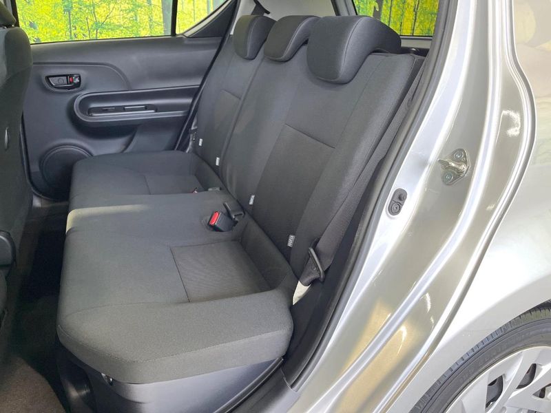 2018 Toyota Aqua DAA-NHP10 (UW-6a7be5893f0f9)[10]