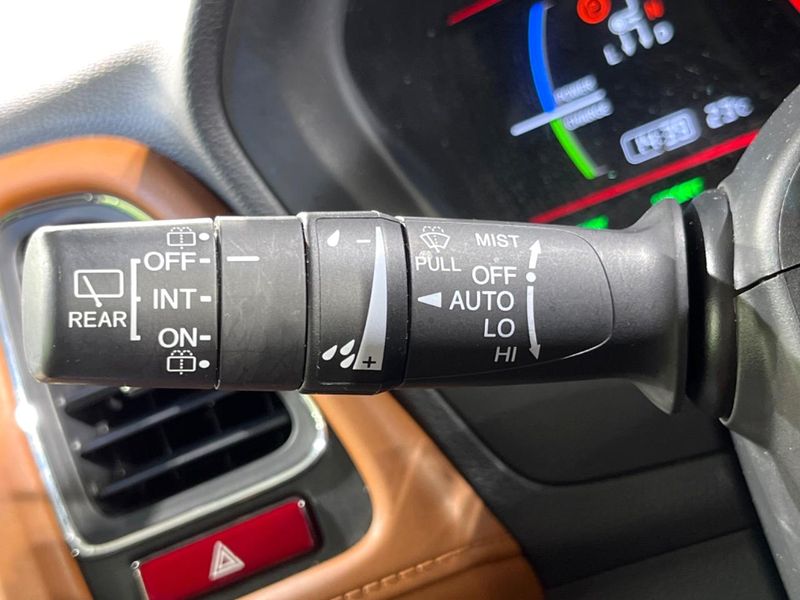 2015 Honda Vezel DAA-RU3 (UW-6a7be5b537363)[19]