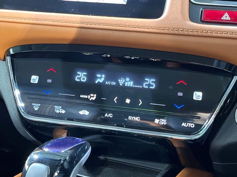 2015 Honda Vezel DAA-RU3 (UW-6a7be5b537363)[22]