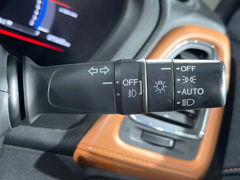 2015 Honda Vezel DAA-RU3 (UW-6a7be5b537363)[18]