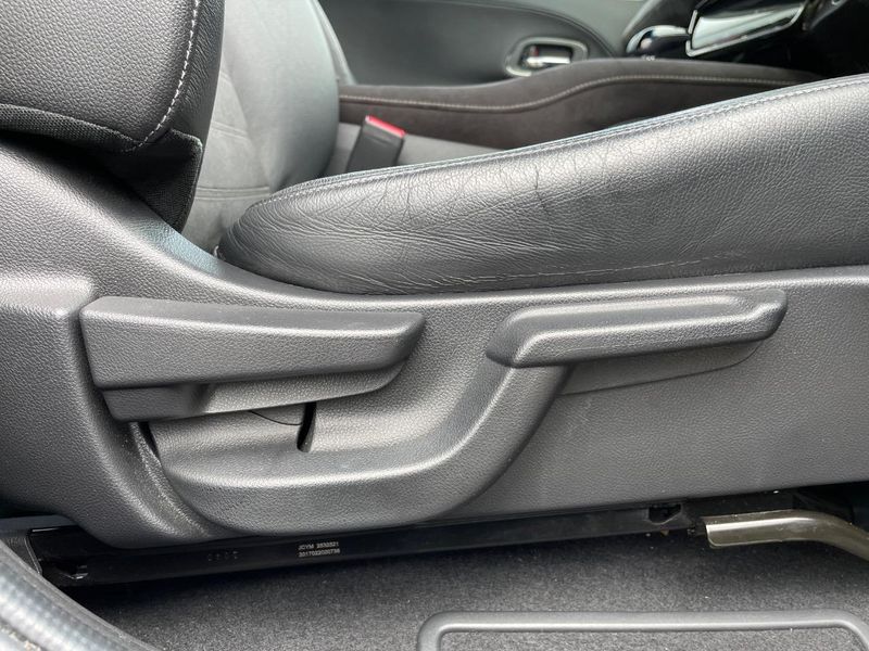 2017 Honda Vezel DAA-RU3 (UW-6a7be5b6be153)[22]