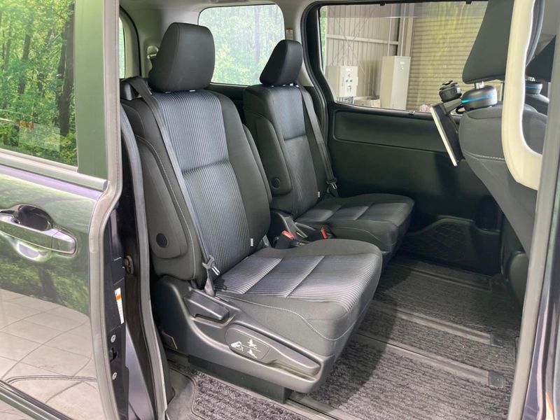2017 Toyota Noah DBA-ZRR80W (UW-6a7be642e544f)[7]