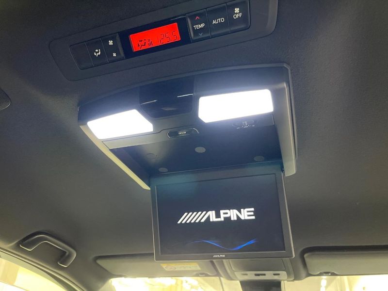 2018 Toyota Noah DBA-ZRR80W (UW-6a7be647ba518)[14]