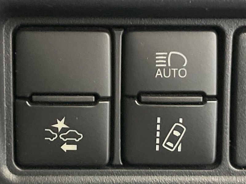 2018 Toyota Noah DBA-ZRR80W (UW-6a7be647ba518)[23]