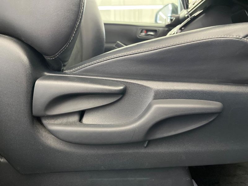 2018 Toyota Noah DBA-ZRR80W (UW-6a7be647ba518)[19]
