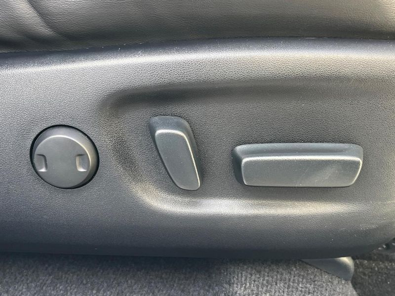 2016 Toyota Harrier DBA-ZSU60W (UW-6a7be654cea12)[18]